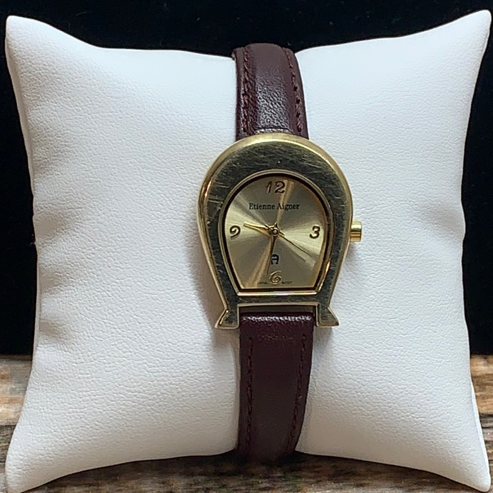 Etienne Aigner analog horseshoe watch T5
